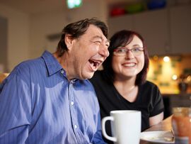 Wir suchen eine:n Betreuer:in Wohnen für Frühdienst Gruppe und individuelle Begleitung im Gruppenkontext