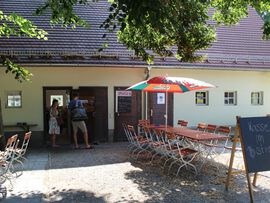 Wir suchen Mitarbeiter:innen für das Bistro im Zschonergrundbad