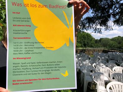 13 Uhr - noch sind alle Stühle leer