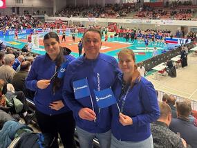 ganz in blau beim Volleyball